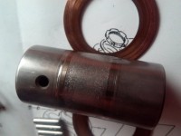 ..hier die Bohrung für's Öl aus der Kurbelwange