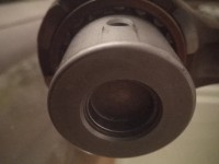 ...hier nochmal die Seite mit der Bohrung für die Ölversorgung aus der KW-Wange (also in Fahrtrichtung rechts)