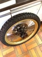Vorderrad neu eingespeicht und in BBS-Gold matt gepulvert