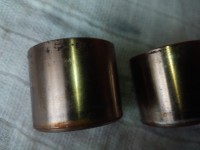 IMG_20200311_120100.jpg (363.94 KiB) 3029 mal betrachtet ..die vorderen Kolben sehen zwar noch 'n bissel besser aus, hab' aber trotzdem neue Kolben bestellt, ich mach' da keine Kompromisse...