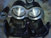 IMG_20200320_183324.jpg (401.63 KiB) 2673 mal betrachtet ...nach dem gründlichen Säubern mit feiner Messingbürste und Spülen mit Bremsenreiniger, werden die neuen Dichtungsringe montiert...